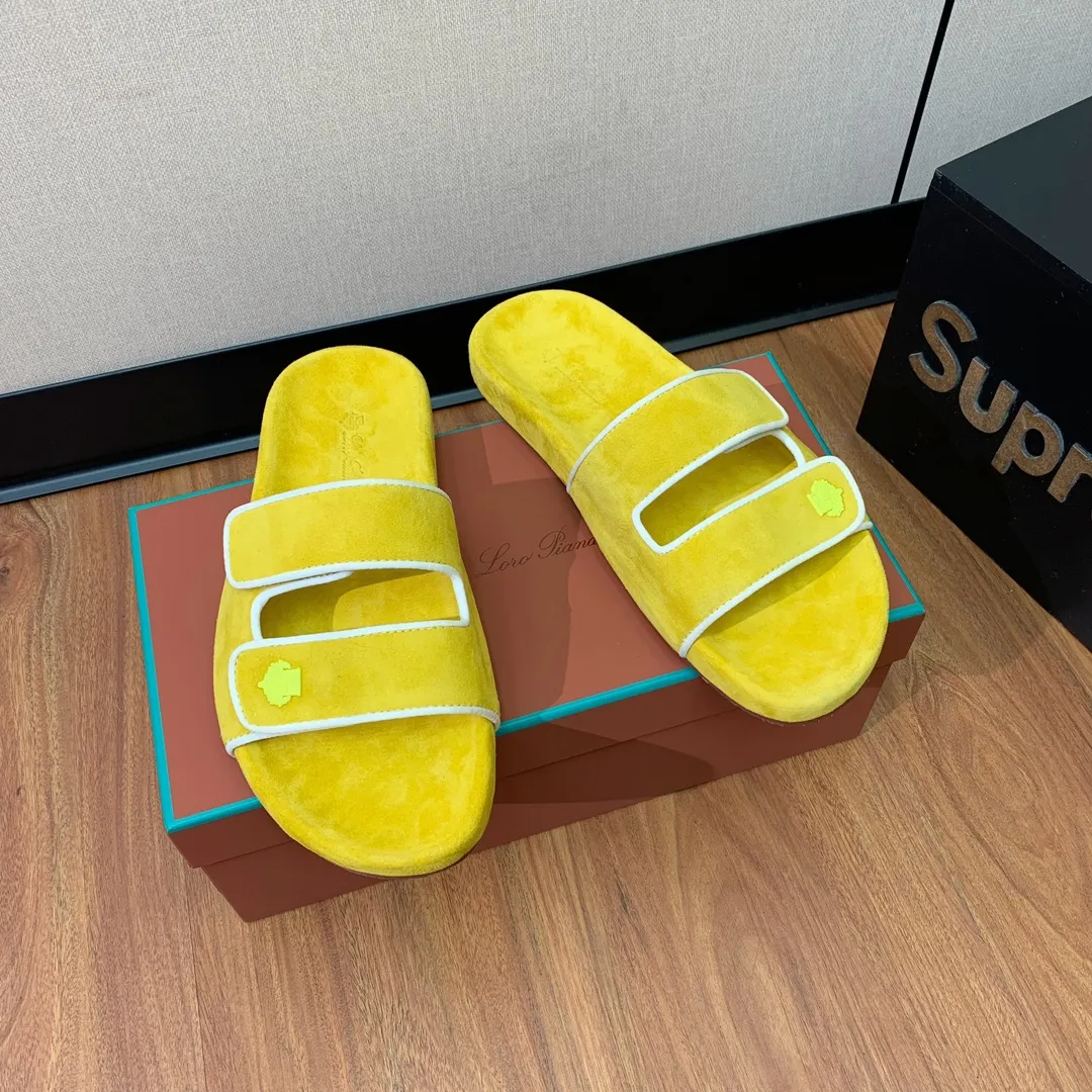 【LP】P:600💰 Size: 39-46 (45.46 can be customized) 【Loro Piana】LP men's slippers. Italian top cashmere is retro, elegant, low-key and luxurious. Both fashionable and practical, the leather is still of the highest quality in the entire network. The upper is silky and smooth. Wear-resistant and highly elastic beef tendon bottom.